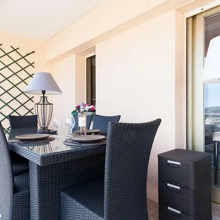Studio Avec Vue Panoramique Sur La Baie De Cannes Le Cannet